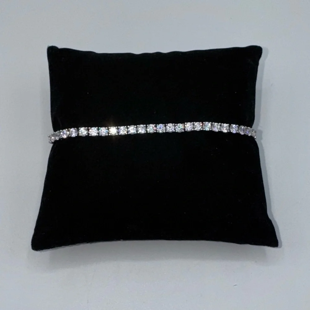 18k 9.2ct Tennis Bracelet - Picture 8 of 14